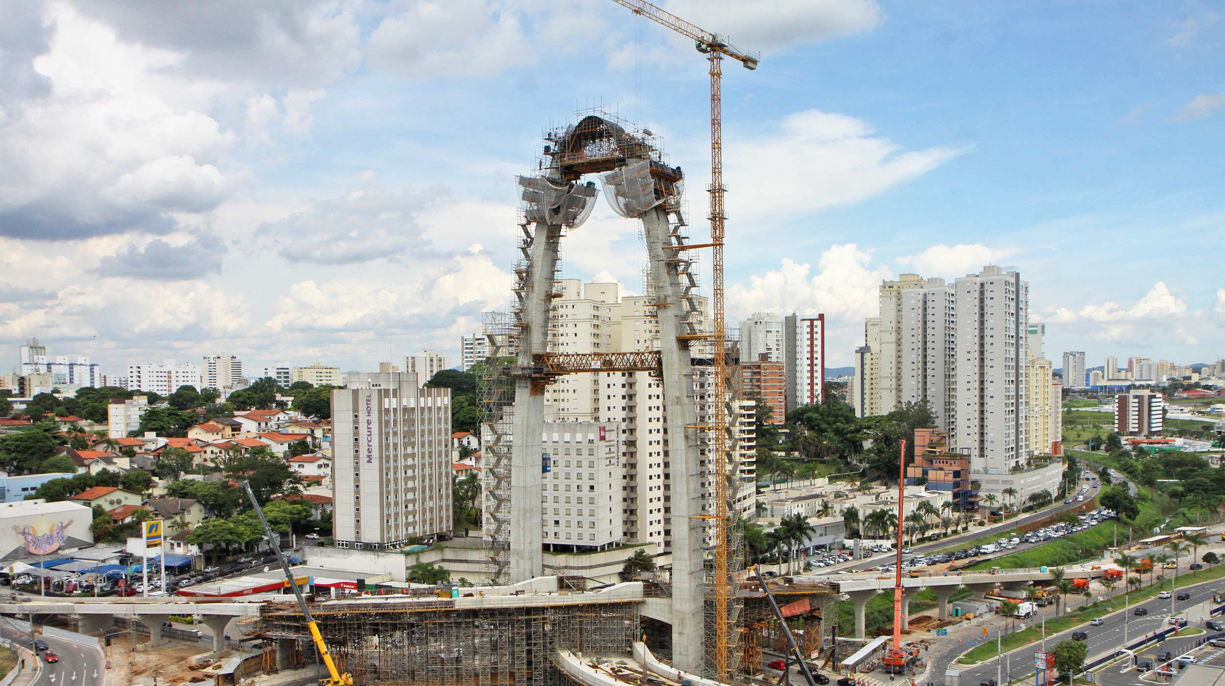 Die Brücke Arco da Inovaçao hat den Verkehr in São Paulo sicherer und schneller gemacht.