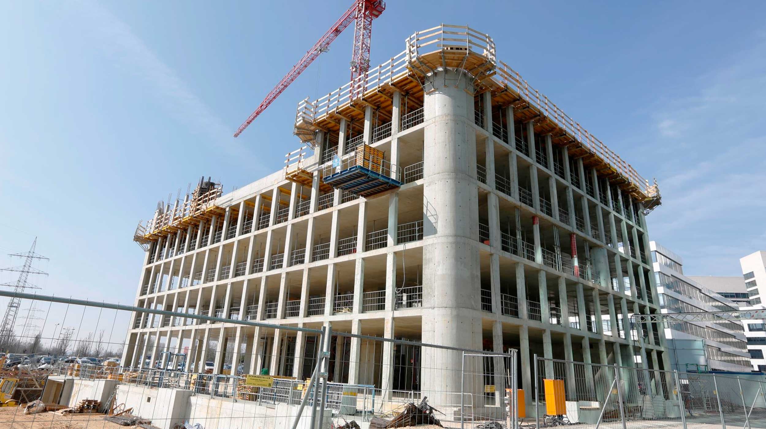 Im Gewerbegebiet Eschborn befindet sich das „Bauteile, Management Circle und Zühlk“ mit über 10.000 m² Gesamtfläche und einem Parkplatz für 200 Fahrzeuge.