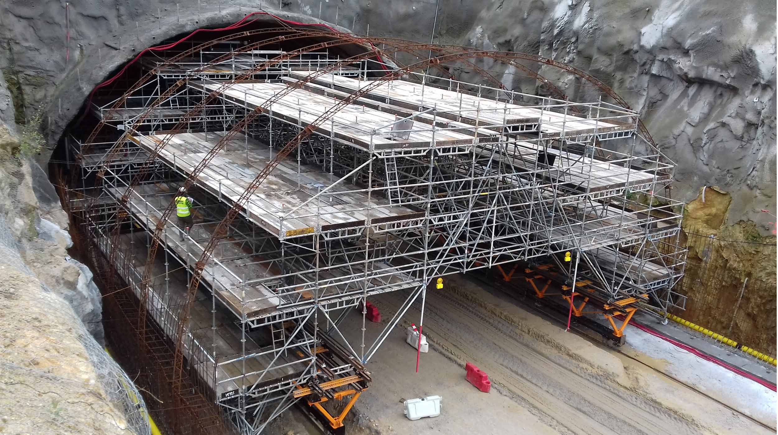 Der Tunnel Aguas Santas hat den Zugang zur Stadt Porto entschiedend verbessert. Mit einer Breite von 19,2 m ist er der breiteste auf der Iberischen Halbinsel.