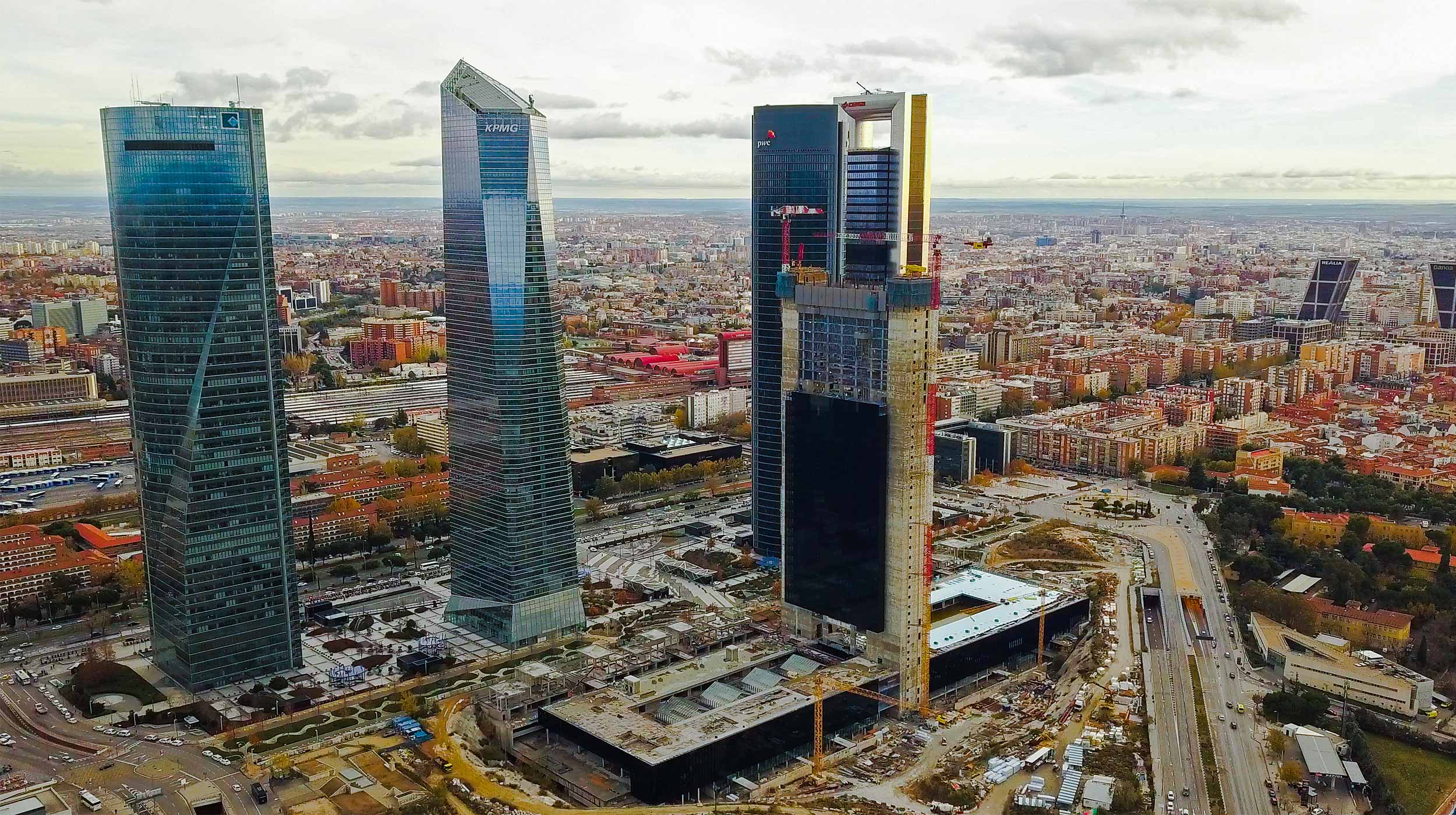 Das Caleido ist das fünfte Gebäude in der als Cuatro Torres Business Area bekannten Skyline von Madrid.