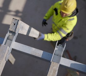 Bedienung von nur einem Arbeiter, keine herabfallenden Teile.
