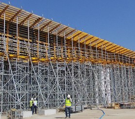 Trägerschalung ENKOFORM HMK für den Bau von Viadukt-Brückenfahrbahnen.