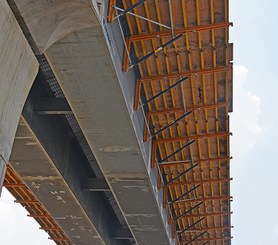 HC-Konsole, ideal zum Betonieren der Flansche von Brücken mit Metall- oder vorgefertigten Betonträgern.