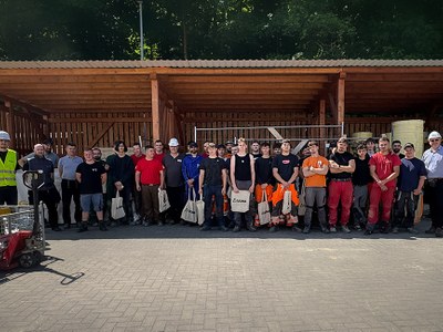 Praxisnahes Lernen: ULMA vermittelt ZÜBLIN-Auszubildenden Einblicke in moderne Schalungstechnik